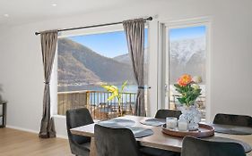 6 Bedroom House With Great View